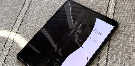 Samsung, Galaxy Fold Ekran Faciası Hakkında Açıklama Yaptı